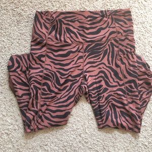 Fabletics tiger stripe leggings Xxl